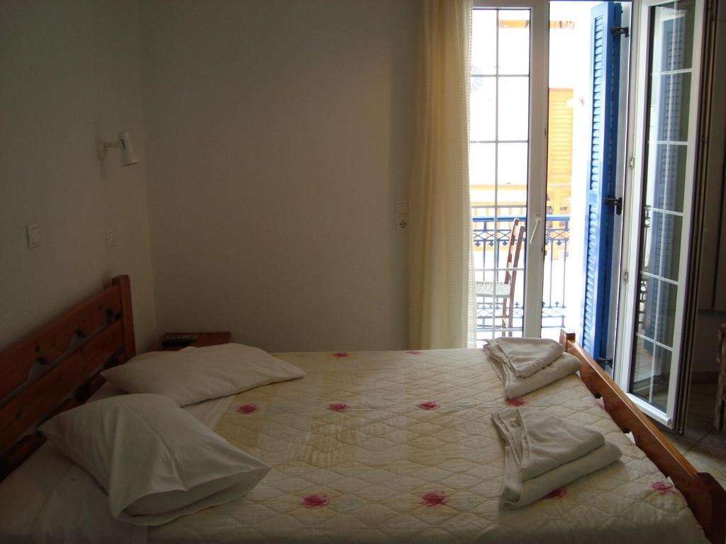 Vakhos Hotel Naxos City Room photo